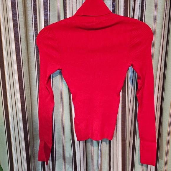 Red turtle Neck top - Picture 3 of 4